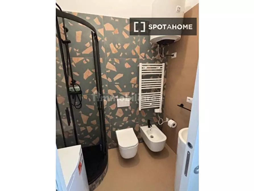 Immagine 3 di Camera condivisa in affitto  in Viale Certosa a Milano