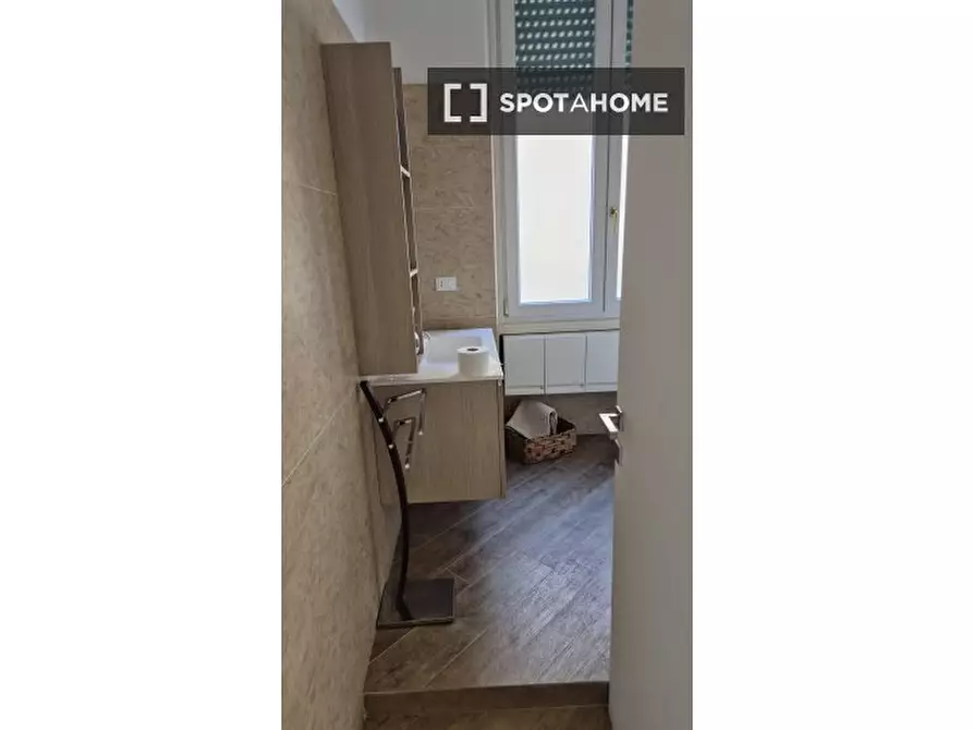 Immagine 8 di Camera condivisa in affitto  in Via Giosuè Borsi a Roma