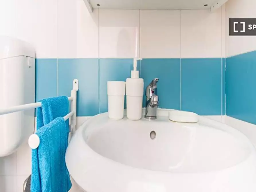 Immagine 6 di Camera condivisa in affitto  in Viale Monza a Milano