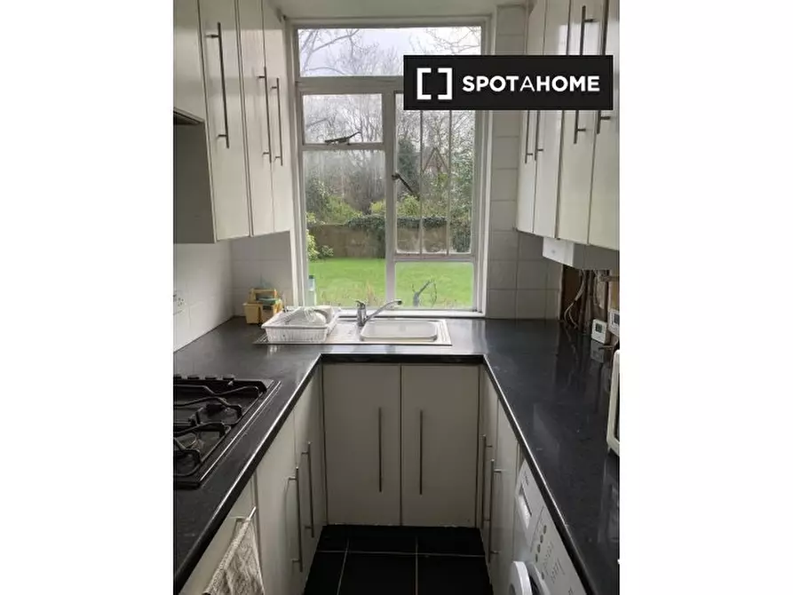 Immagine 6 di Ufficio in affitto  in Broadhurst Gardens a Camden Town