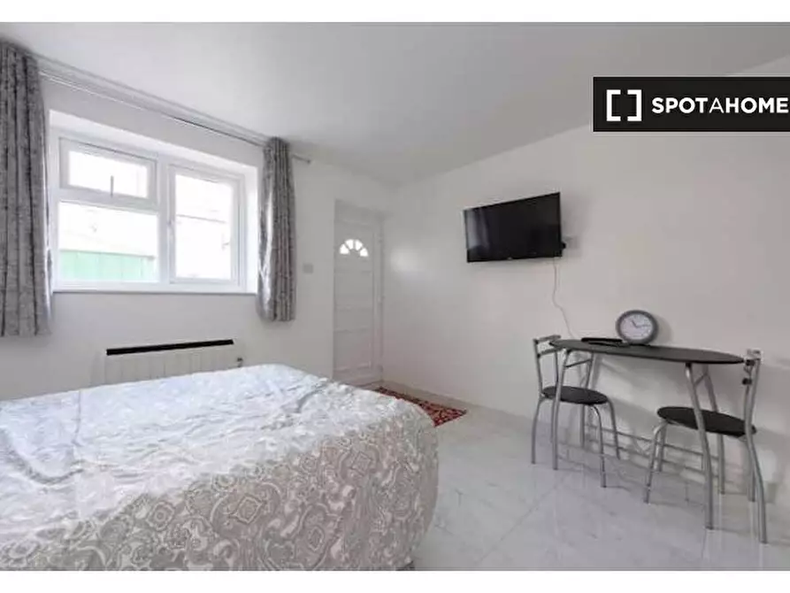 Immagine 12 di Ufficio in affitto  in Flat a Barnet