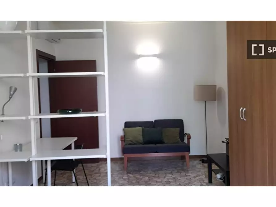 Immagine 6 di Camera condivisa in affitto  in Via Giambellino a Milano