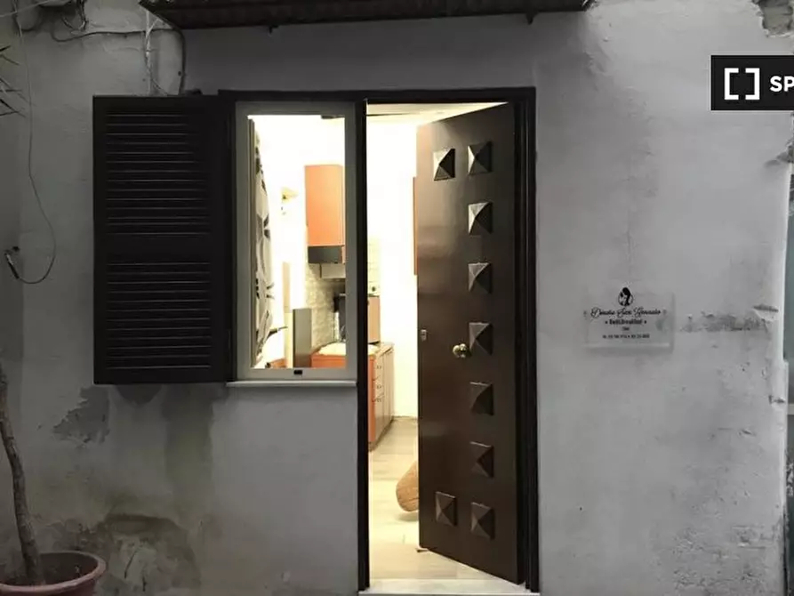 Immagine 1 di Appartamento in affitto  in Via Porta S. Gennaro a Napoli
