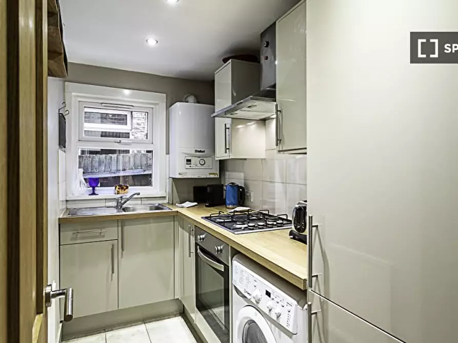 Immagine 13 di Appartamento in affitto  in Grafton Road a Ealing