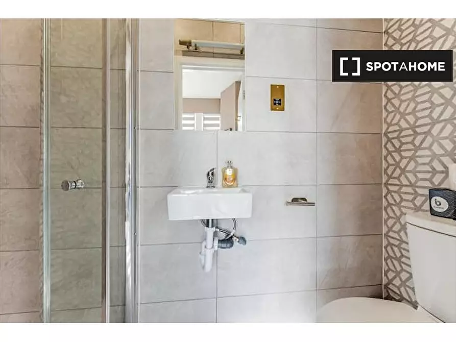 Immagine 4 di Ufficio in affitto  in High Rd a Tottenham