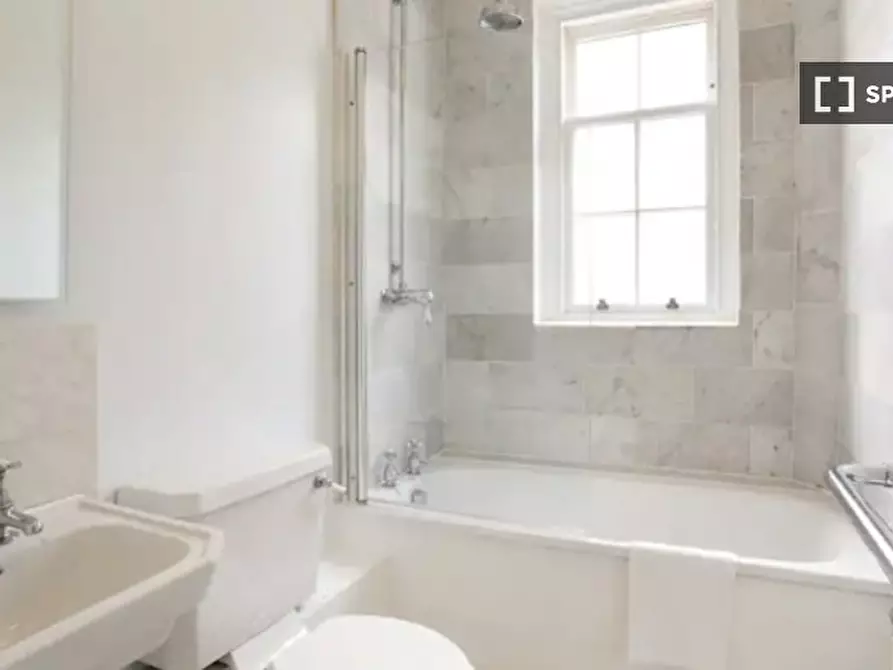 Immagine 6 di Appartamento in affitto  in Causton St a 