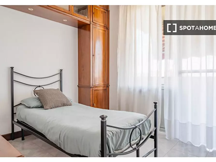 Immagine 1 di Camera condivisa in affitto  in Via Lodovico Il Moro a Milano