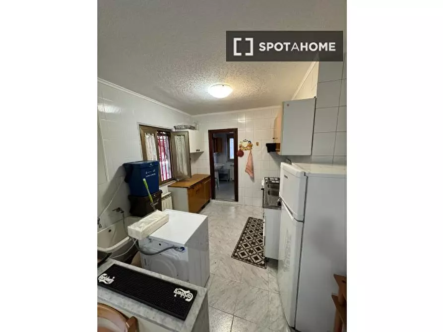 Immagine 9 di Camera condivisa in affitto  in Via Ventaglieri a Napoli