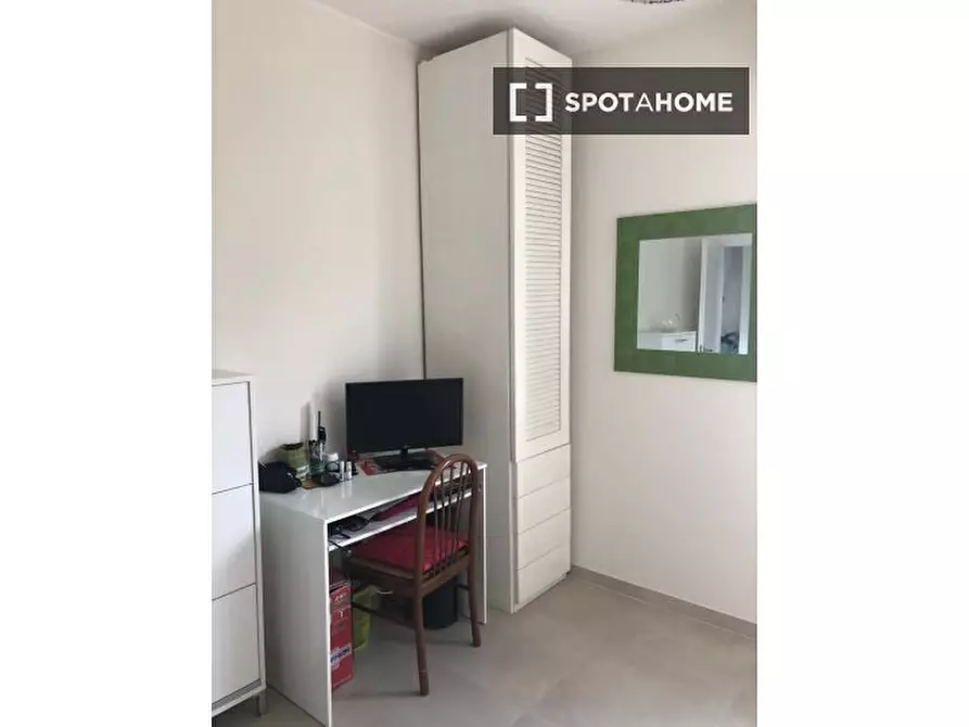 Immagine 2 di Camera condivisa in affitto  in Via Sant'Abbondio a Milano