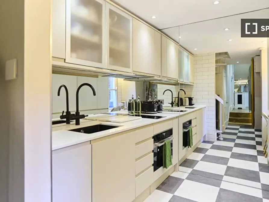 Immagine 7 di Appartamento in affitto  in Abingdon Rd a Kensington