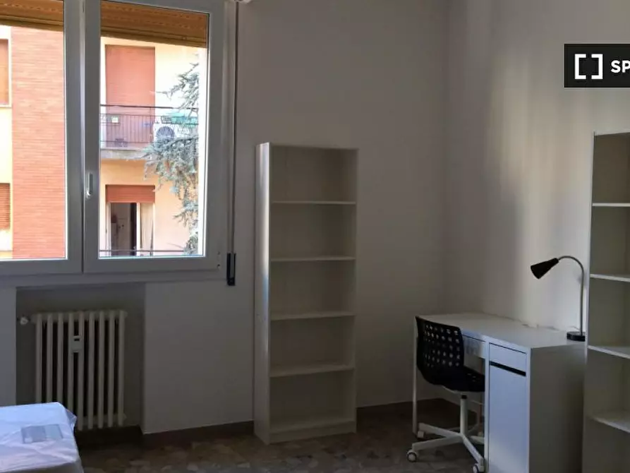 Immagine 2 di Camera condivisa in affitto  in Via Fossolo a Bologna