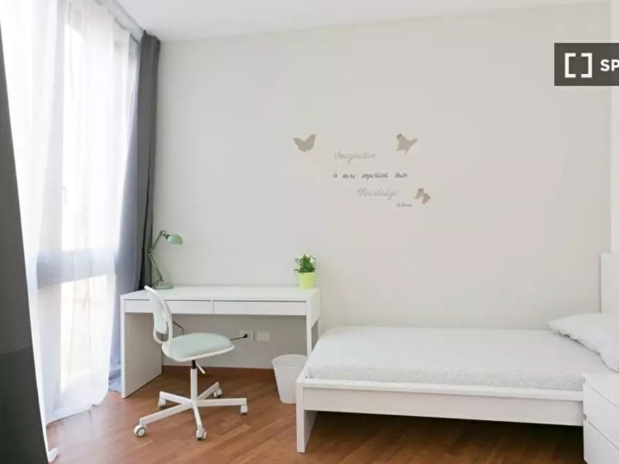 Immagine 1 di Camera condivisa in affitto  in Via Gavirate a Milano