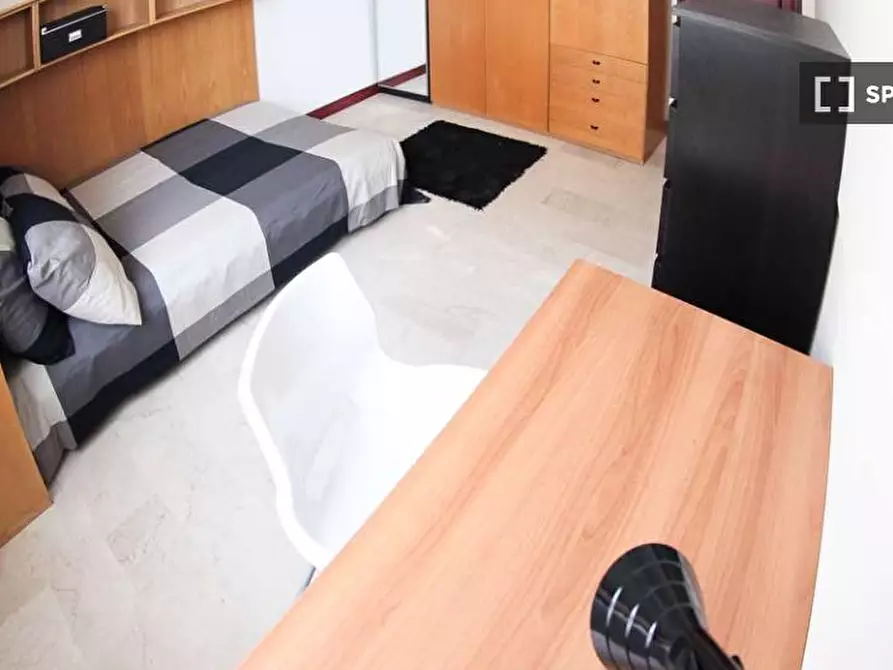 Immagine 2 di Camera condivisa in affitto  in Via Angelo de Vincenti a Milano