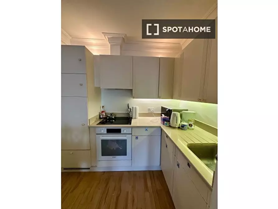 Immagine 5 di Appartamento in affitto  in A Penywern Rd a Kensington