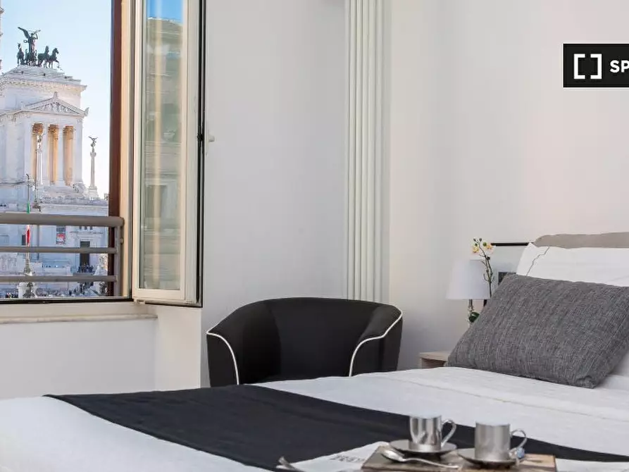 Immagine 5 di Appartamento in affitto  in Via Cesare Battisti, 00187 Roma RM, Italy a Roma