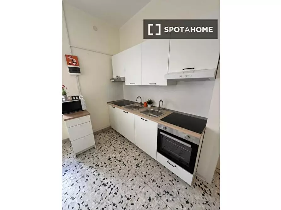 Immagine 4 di Camera condivisa in affitto  in Via Grazia Deledda a Cagliari