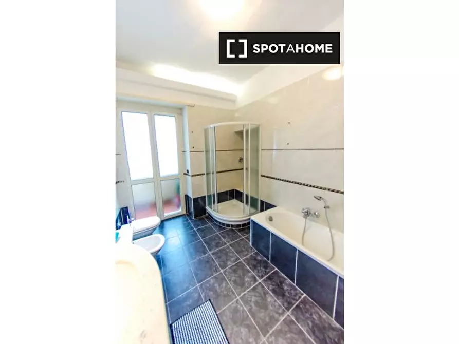 Immagine 8 di Camera condivisa in affitto  in Corso Sebastopoli a Torino