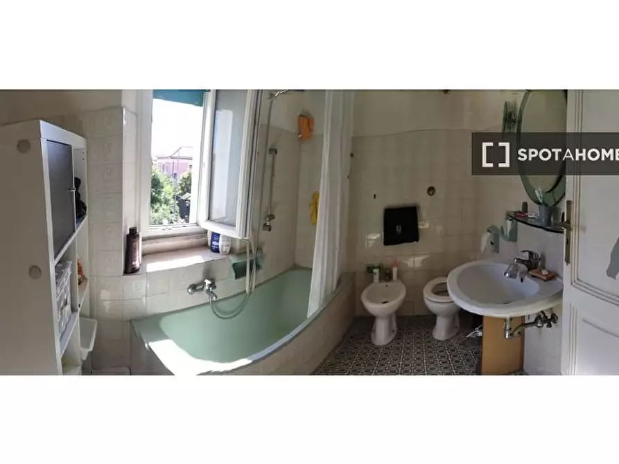 Immagine 9 di Camera condivisa in affitto  in Via Fazio degli Uberti a Roma