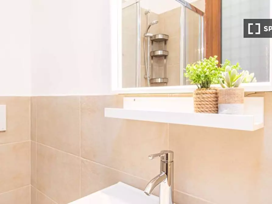 Immagine 17 di Camera condivisa in affitto  in Viale Sondrio a Milano