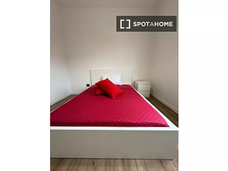 Immagine 1 di Camera condivisa in affitto  in Piazza di S. Jacopino a Firenze