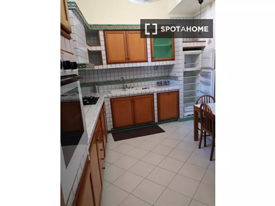 Immagine 3 di Camera condivisa in affitto  in Via Francesco Saverio Correra a Napoli