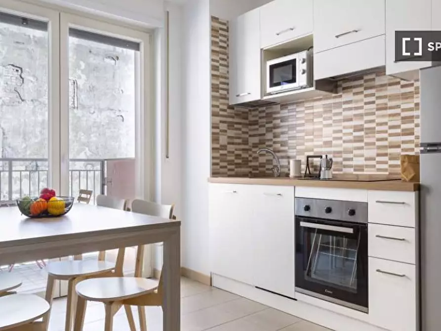 Immagine 10 di Camera condivisa in affitto  in Via Gardone Milan a Milano