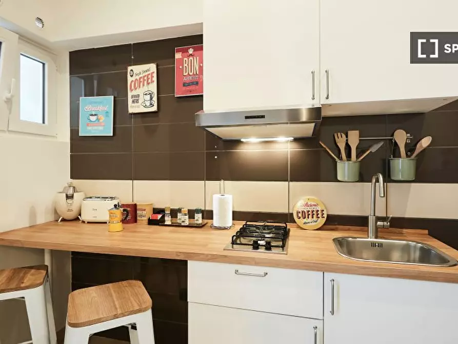 Immagine 12 di Appartamento in affitto  in Via dei Tribunali a Napoli