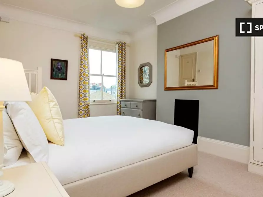 Immagine 9 di Appartamento in affitto  in Second floor flat a Hammersmith