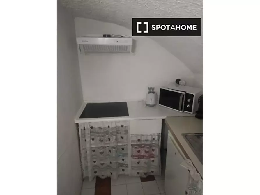 Immagine 8 di Camera condivisa in affitto  in Via dè Coltellini a Bologna