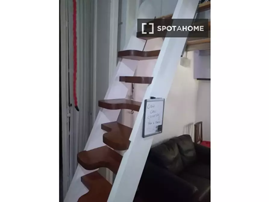 Immagine 7 di Camera condivisa in affitto  in Via Ventaglieri a Napoli