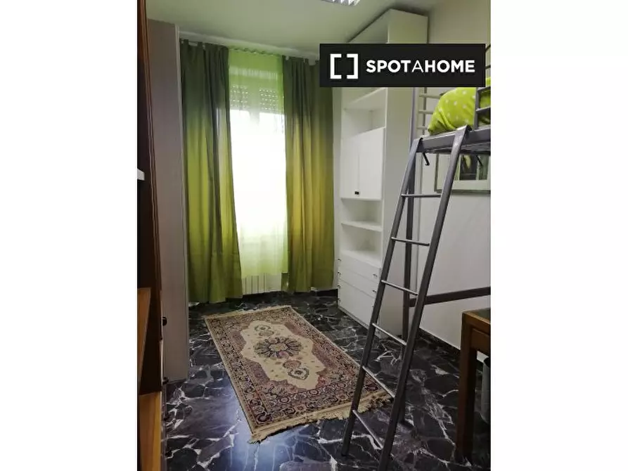 Immagine 2 di Camera condivisa in affitto  in Via Benedetto Marcello a Firenze