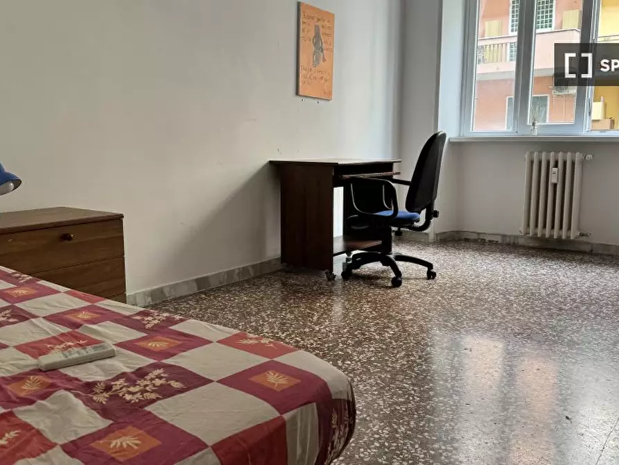 Immagine 5 di Camera condivisa in affitto  in Via Valle Borbera a Roma