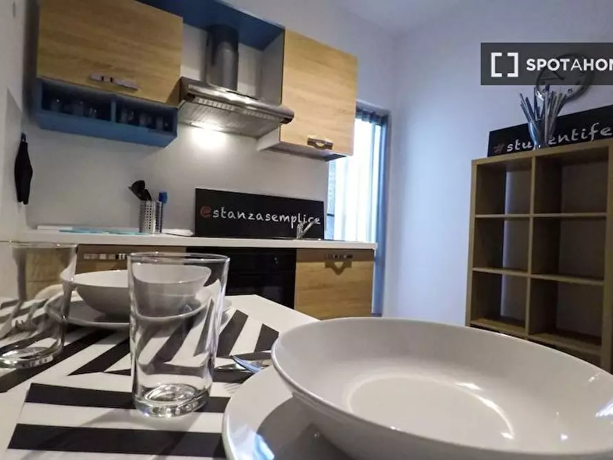 Immagine 8 di Camera condivisa in affitto  in Mantova a Brescia