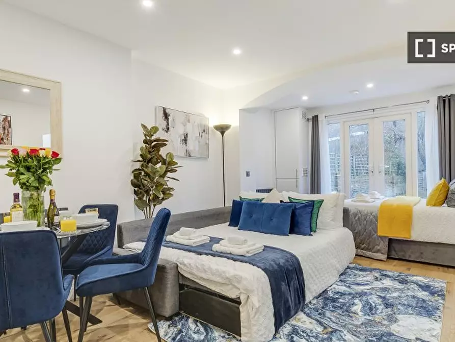 Immagine 1 di Appartamento in affitto  in Belsize Grove a Camden Town