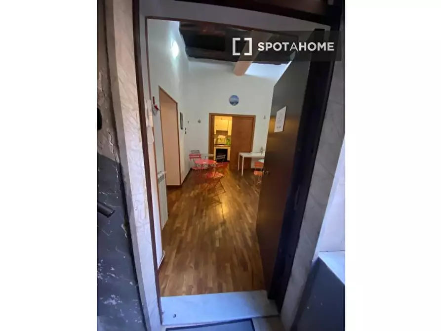 Immagine 15 di Camera condivisa in affitto  in Via dei Tribunali a Napoli