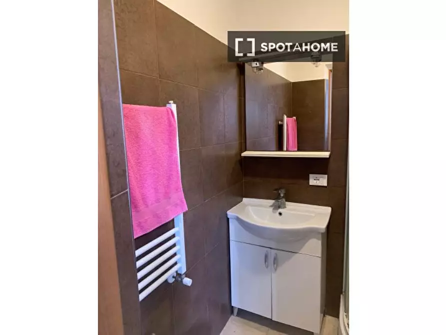 Immagine 7 di Camera condivisa in affitto  in Via Agrigento a Roma