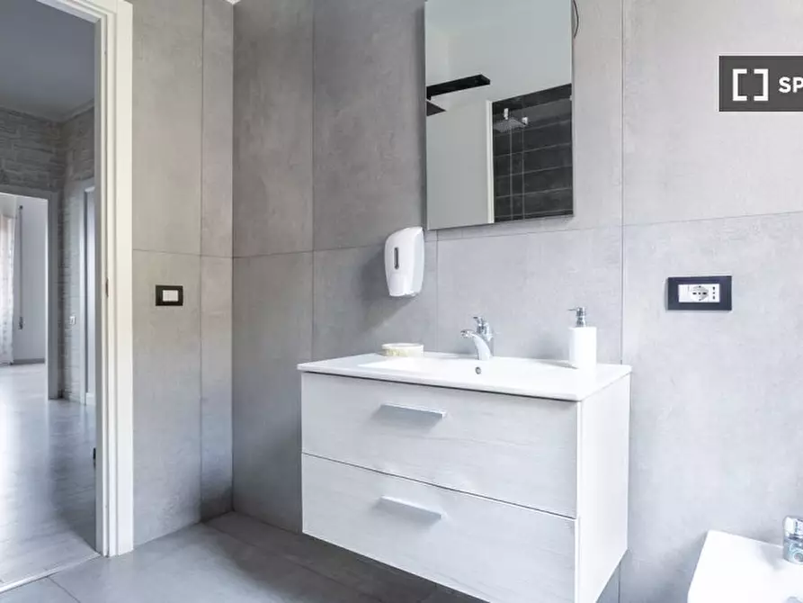 Immagine 18 di Camera condivisa in affitto  in Via Giasone a Roma