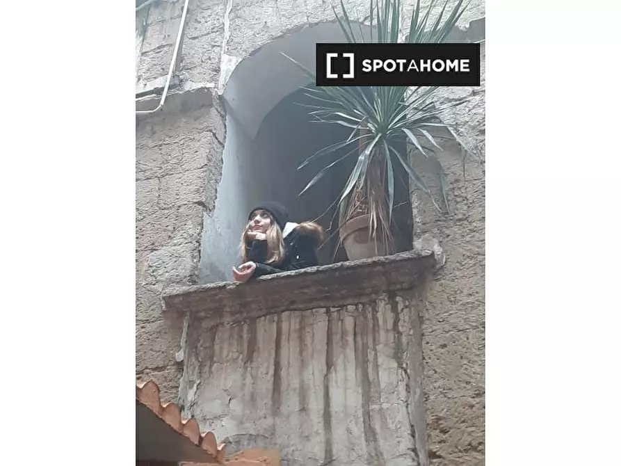 Immagine 3 di Camera condivisa in affitto  in Via Sanità a Napoli