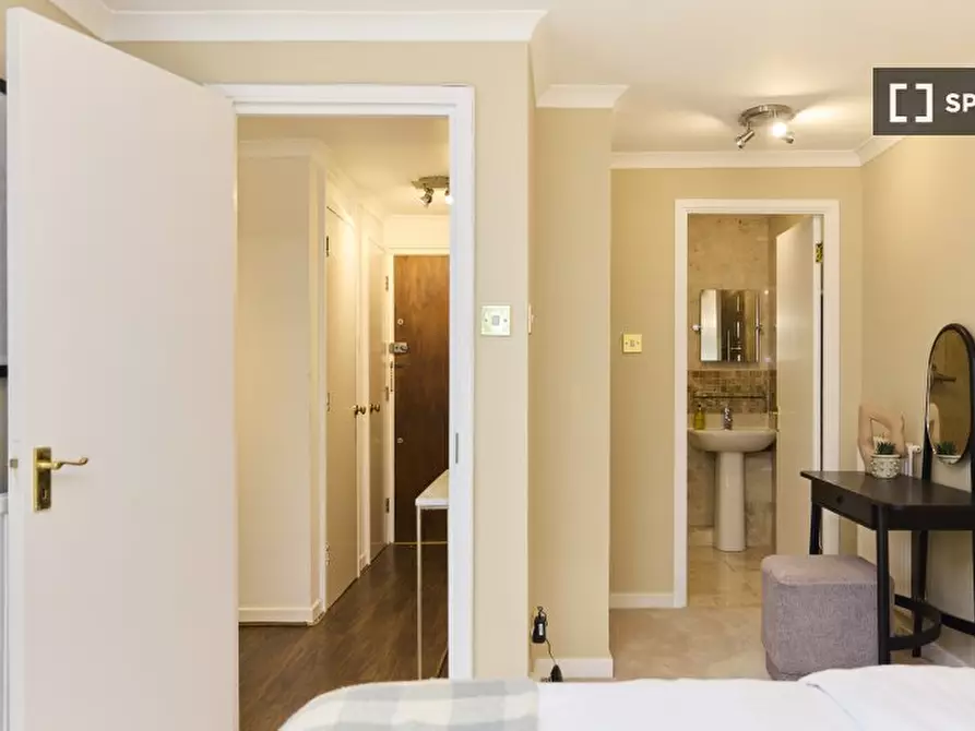 Immagine 12 di Appartamento in affitto  in Brompton Park Cres a Hammersmith