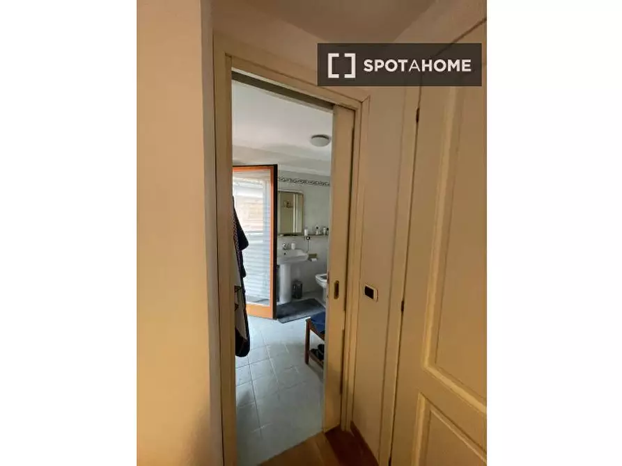 Immagine 6 di Camera condivisa in affitto  in Via Giorgio Sommer a Roma
