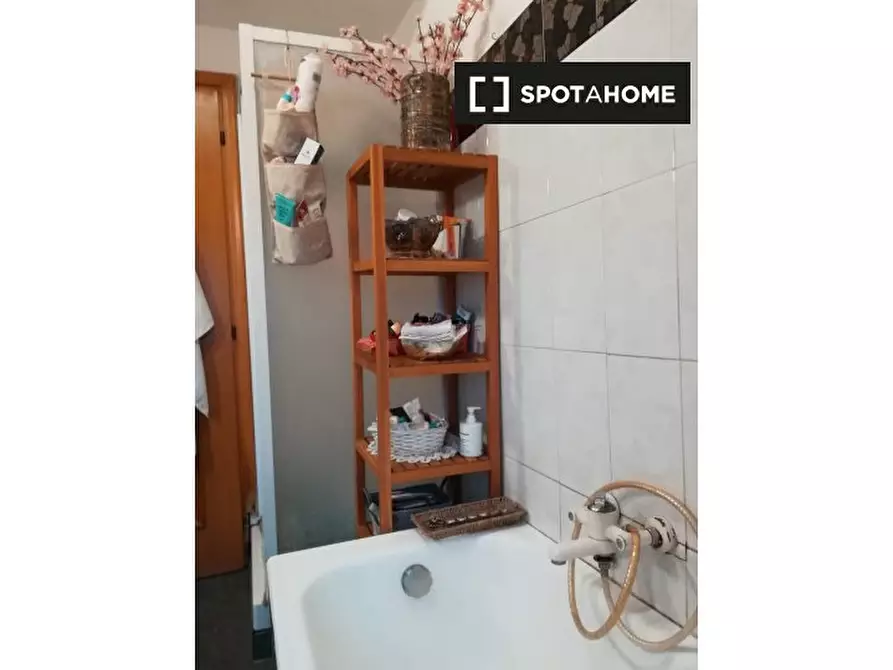 Immagine 13 di Camera condivisa in affitto  in Via Garessio a Roma