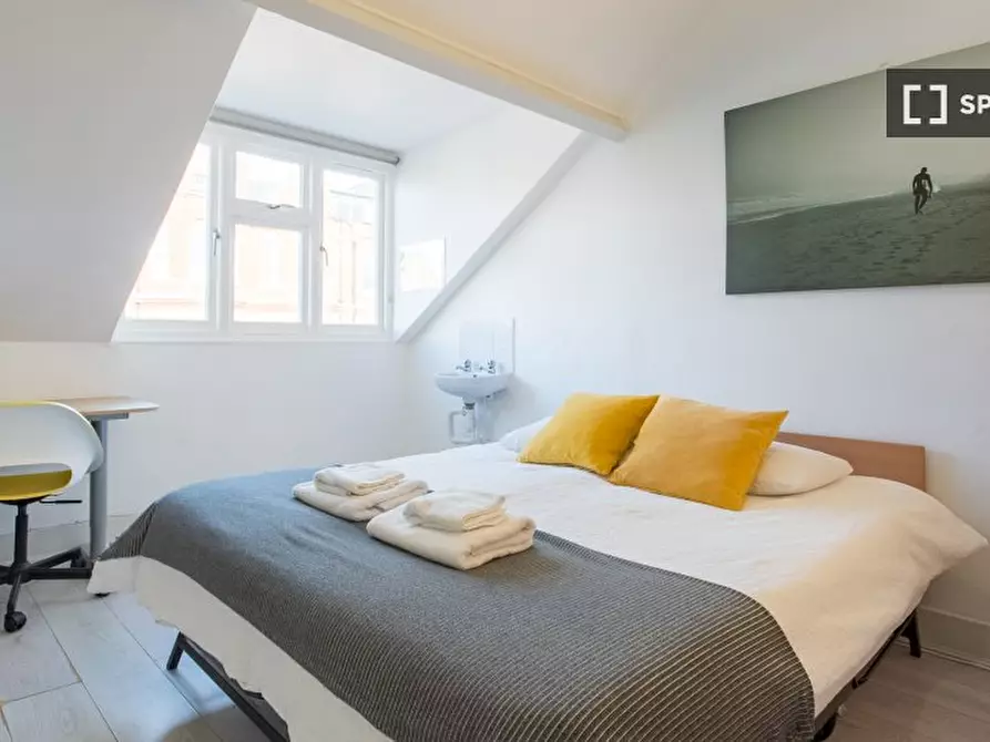 Immagine 1 di Camera condivisa in affitto  in nd Floor Apartment a Kensington