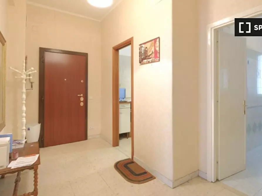 Immagine 8 di Camera condivisa in affitto  in Viale Guglielmo Marconi, 00146 Roma RM, Italy a Roma