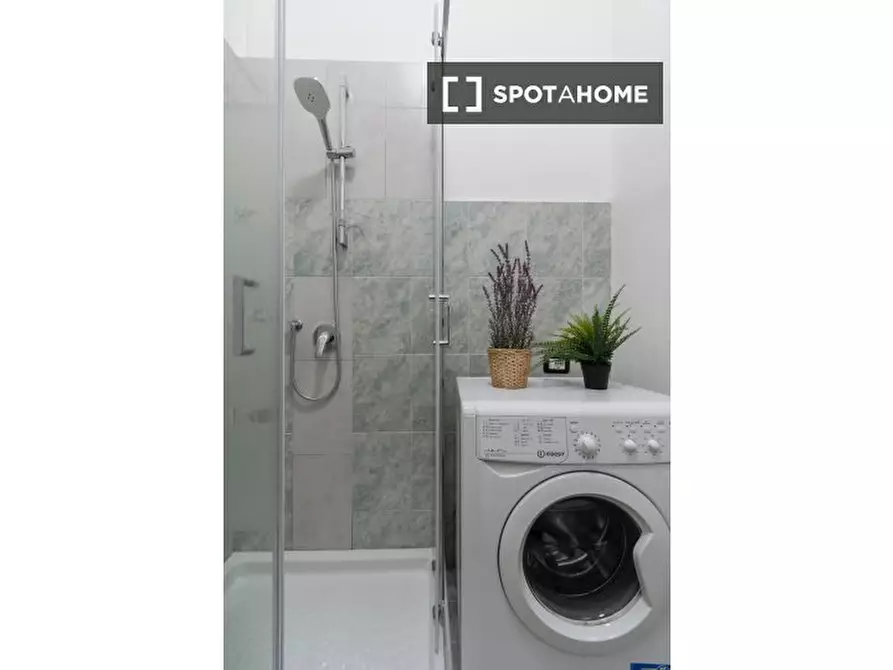 Immagine 15 di Camera condivisa in affitto  in Via Elba a Torino