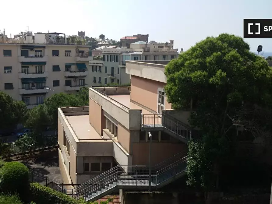 Immagine 15 di Camera condivisa in affitto  in Via Achille Neri a Genova
