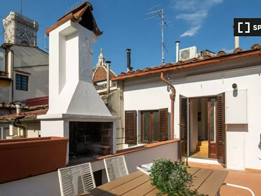 Immagine 17 di Appartamento in affitto  in Via dei Calzaiuoli a Firenze