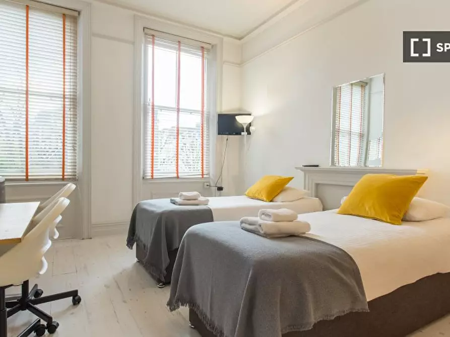 Immagine 19 di Camera condivisa in affitto  in st Floor Apartment a Kensington