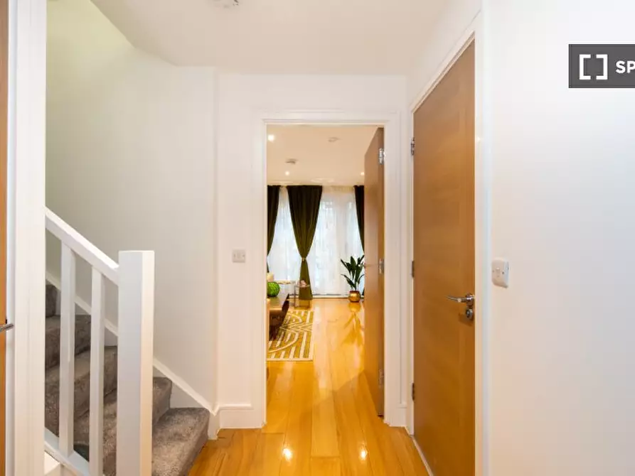 Immagine 8 di Appartamento in affitto  in St John's Hl a Wandsworth