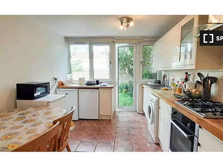 Immagine 6 di Camera condivisa in affitto  in INWORTH WALK a Islington
