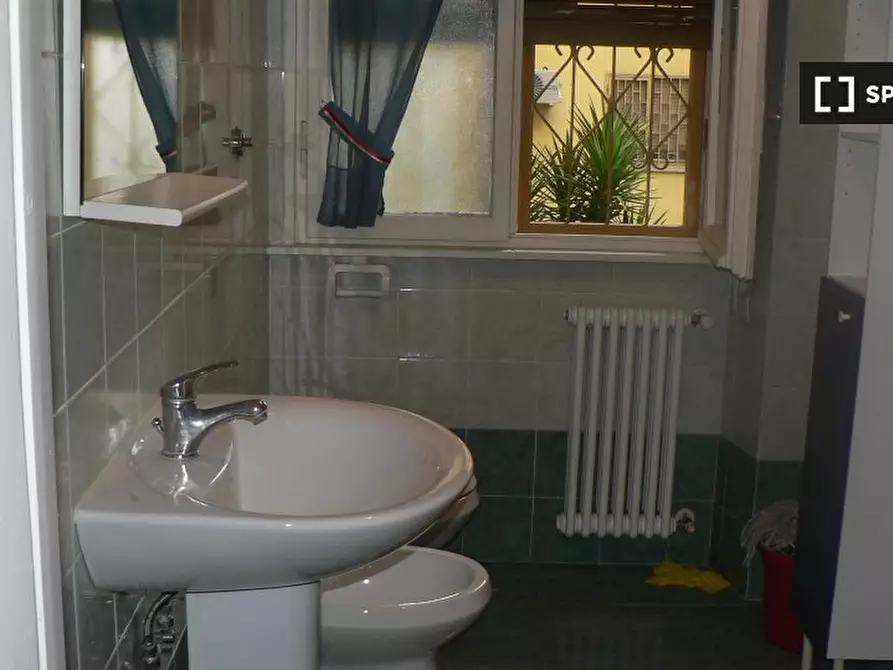 Immagine 6 di Camera condivisa in affitto  in Viale Pico della Mirandola a Roma